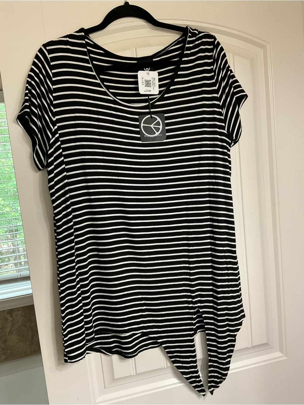 NWT Women’s Black & White Striped Tie-Hem Tee Size XL